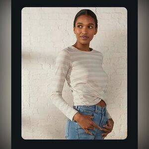 Upwest Long Sleeve Twist-Front Tee - M